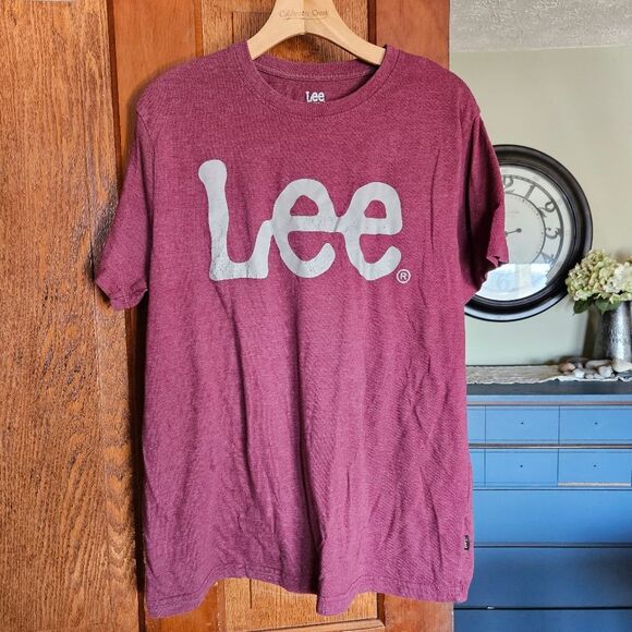 Lee Men’s Burgundy Maroon Logo T-Shirt Large Short Sleeve Regular Fit Tee - Picture 1 of 4